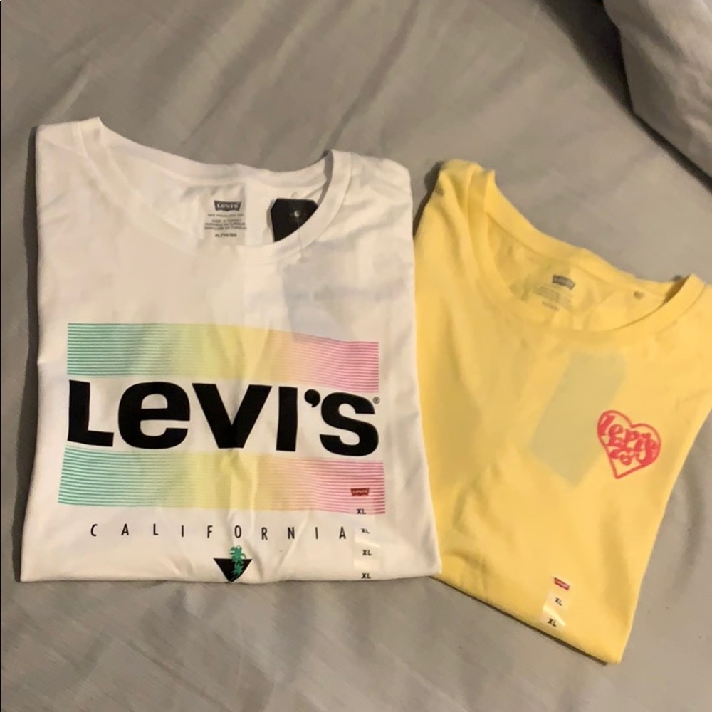 Levi’s t-shirts